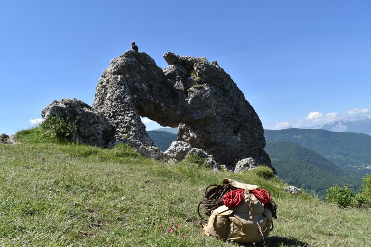 Gite Au Printemps Japonais, Petit Train De La Mure, Parc Des Ecrins Pierre-Chatel Zewnętrze zdjęcie